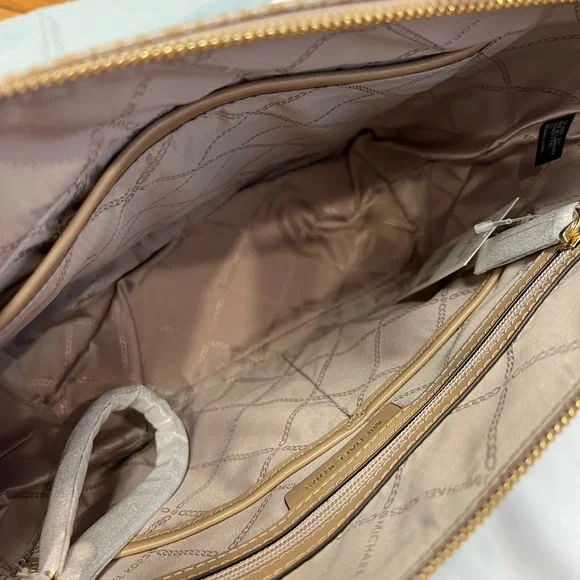 Michael Kors Camel Jet Set Item Tote Medium east west Top Zip